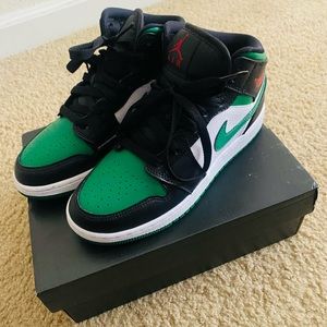 Jordan 1 Mid SE